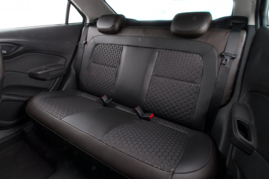 Интерьер Chevrolet Prisma 2016 года  (фото 3 из 40)